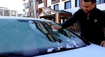 Kars Sarıkamış'ta sıcaklık eksilere düştü, araç camları buz tuttu