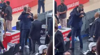 Sadettin Saran şampiyonluk gelir gelmez hocayı kucakladı