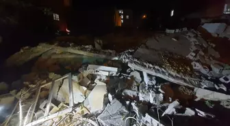 Batman'da 2 katlı bina çöktü