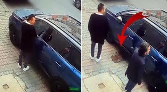 Otomobilin üzerine idrarını yaptı; sahibine saldırdı
