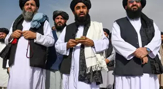 Taliban sınır tanımıyor! Bu kez de internet ve mobil telefon hizmetlerini kestiler
