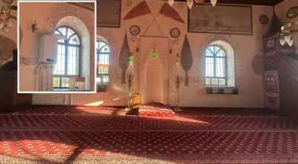 139 yıllık camide şok eden manzara! Kıble duvarına yerleştirdiler