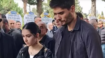 Barış Murat Yağcı, annesini son yolculuğuna uğurladı