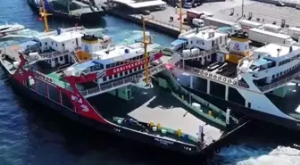 Sirkeci'de feribot iskeleye çarptı
