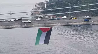İstanbul Boğazı'ndaki köprülere Filistin'e destek için bayrak asıldı