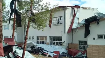 Öğrenciler dersteyken fırtına okulların çatılarını uçurdu! Eğitime 2 gün ara verildi