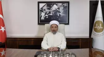 Yeni Dİyanet İşleri Başkanı Safi Arpaguş, makamına Atatürk portresi astı