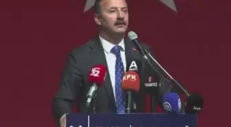 Kürsüdeyken depreme yakalanan Yavuz Ağıralioğlu'ndan bomba tepki: Tayyip Bey aleyhine konuşunca böyle oluyor