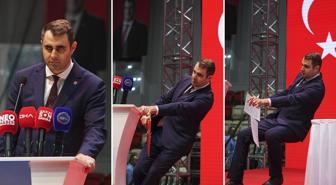 CHP Kongresinde tek aday kürsüde fenalaşıp yere yığıldı