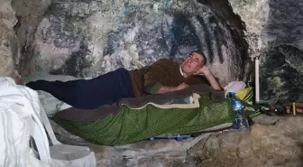Depremden sonra mağarada yaşamaya başlayan adamı yıkan karar