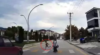 Yaya geçidinde kaza: Otomobil, 4 yaşındaki çocuğa böyle çarptı