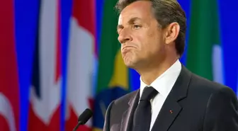 Eski Fransa Cumhurbaşkanı Sarkozy cezaevine giriyor