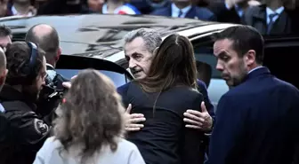 Hapse girecek eski Fransa Cumhurbaşkanı Sarkozy'den salvolar