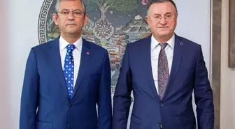 Lütfü Savaş CHP'nin il kongrelerinin iptali için mahkemeye başvurdu