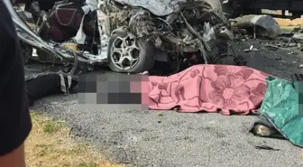 Hurdaya dönen otomobil bir aileye mezar oldu