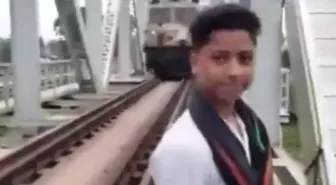 Raylarda video çeken çocuk, trenin çarpmasıyla hayatını kaybetti