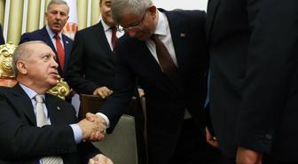 Davutoğlu'na canlı yayında açıkça soruldu: AK Parti'ye dönecek misiniz?