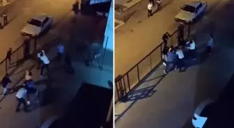 Tartıştıkları 2 kişiyle ayırmaya çalışanı dövdüler