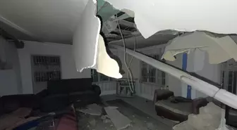 Balıkesir'deki depremde Manisa'da bir evin tavanı çöktü