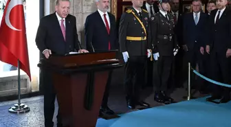 Cumhurbaşkanı Erdoğan, Anıtkabir'de! İşte Özel Defter'e yazdığı not
