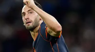 İtalya'da Hakan Çalhanoğlu'na tam sayfa övgü