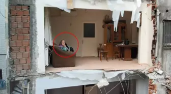 4 katlı bina yıkıldı; bitişikteki apartman duvarsız kaldı