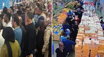 Sıranın sonu görünmedi! Kilosu 50 liraya düştü, duyan markete akın etti