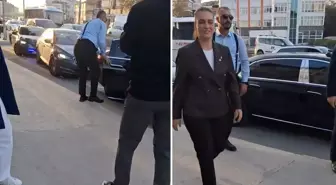 Çakarlı konvoyuyla geldi, araçtan ineni herkes merak ediyor