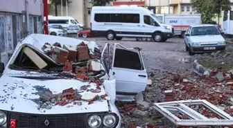 Sürekli depremle sarsılan Sındırgı'ya acil uyarı: Kırık ilerliyor, ilçe taşınmalı