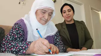Eşinin sözünden etkilendi! Emine Teyze 88 yaşında okuma-yazma öğrendi