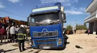 Lastik değişimi sırasında kayan tırın altında kalarak hayatını kaybetti