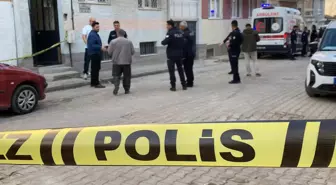 Yaşlı kadın evinde ölü bulundu! Özel gereksinimli oğlu emniyete götürüldü