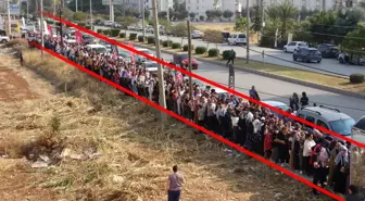 İndirim izdihamı: Haberi alan mağazanın önündeki kuyruğa koştu