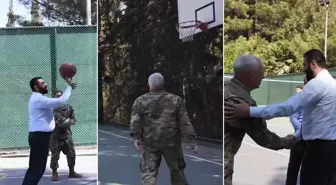 Dünya bu görüntüleri konuşuyor! Şara, ABD'li subaylarla basketbol oynadı