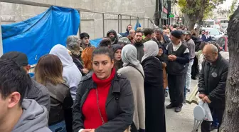 TOKİ başvurusu yapmak isteyen vatandaşlar yüzlerce metre kuyruk oluşturdu