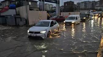 Bir anda bastırdı! Sağanak yağış hayatı felç etti