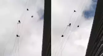 Yürekleri ağız getiren görüntü! Ekmek parası için çıktıkları metrelerce yükseklikte böyle savruldular