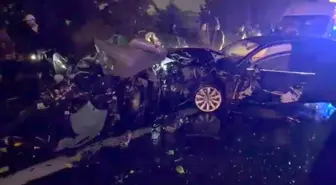 5 araç birbirine girdi! Otomobil metal yığınına döndü