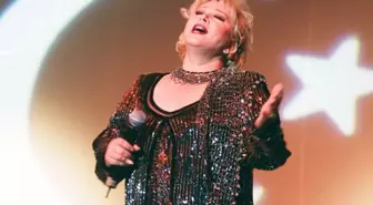 Ünlü sanatçı Muazzez Abacı, 78 yaşında hayatını kaybetti