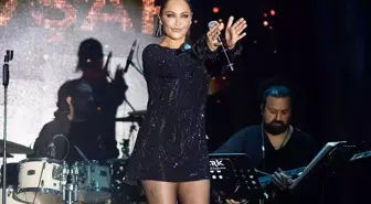 Hülya Avşar'dan yeni hamle: Sahnelerden iş dünyasına