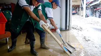 Tayfun dehşeti: Nehirler taştı, araçlar sulara kapıldı