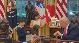 Trump'tan Oval Ofis'te çocuklara cömert hediyeler