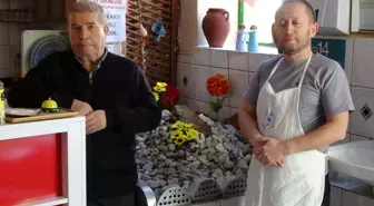 Bu dükkanın içinde yatır var! Pide yemeye gelen donup kalıyor