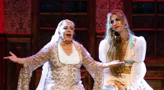 Sahne krizi büyüyor: Mine Koşan '7 Kocalı Hürmüz' müzikalinden çıkarılmasını yargıya taşıdı