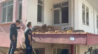 4 katlı metruk binada yangın çıktı; 1 erkek cesedi bulundu