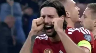 Rakiple alay eden futbolcu maç sonu hüngür hüngür ağladı