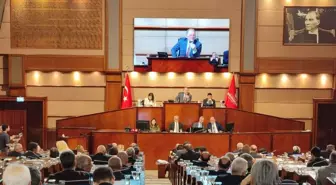 Tansiyon bir anda yükseldi! İBB Meclisi'nde 'iddianame' gerginliği