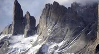 Şili'deki Patagonya bölgesinde doğa yürüyüşü yapan 5 turist fırtına nedeniyle öldü