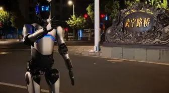 Çin'in insansı robotu A2, yürüyüş rekoru kırdı