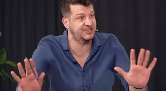 Eski futbolcu Batuhan Karadeniz hakkında kırmızı bülten